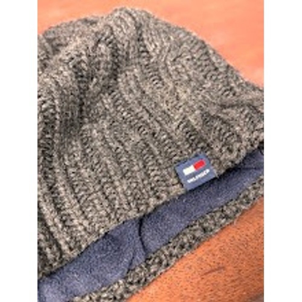 Tommy Hilfiger Mens Charcoal Gray Cable Knit Fleece Lined Beanie Hat Logo Patch